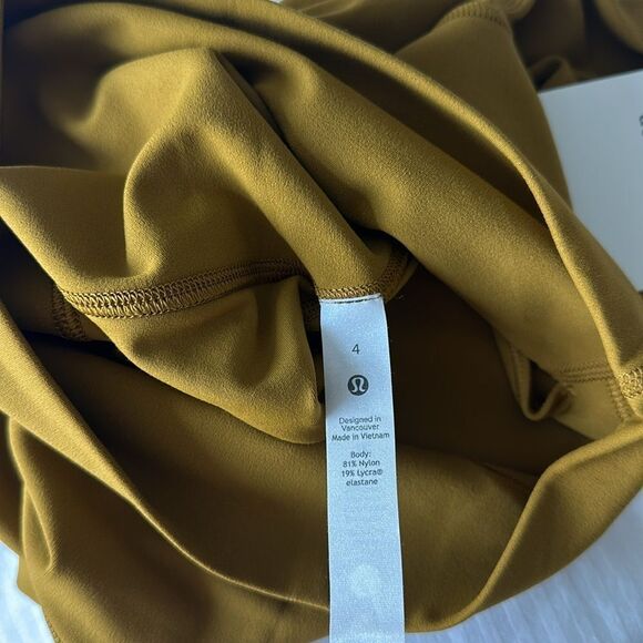 Lululemon‎ Align Super High Rise Short 10" Gold Spice size 4 NWT - Picture 7 of 7